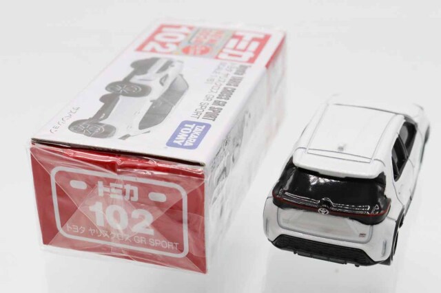 トミカ　赤箱