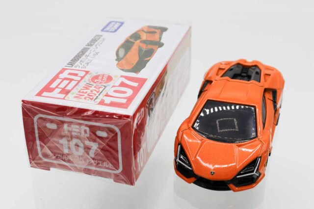 トミカ　赤箱