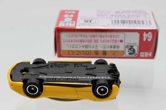 ミニカーショップ ケンボックス トミカ 赤箱☆64☆フェラーリ488 GTB