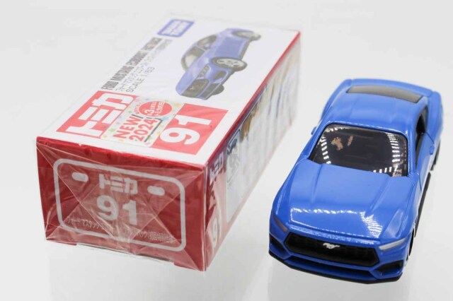 トミカ　赤箱