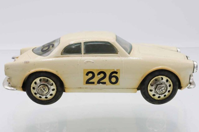 ミニカーショップ ケンボックス TOGI☆13☆Alfa Romeo Giulia 1600