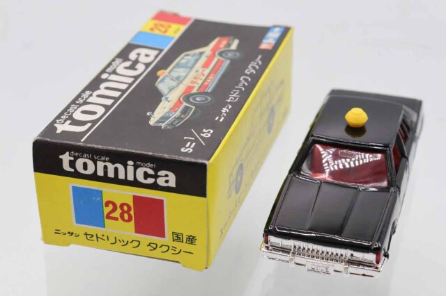 ミニカーショップ ケンボックス トミカ 黒箱☆28☆日産セドリック