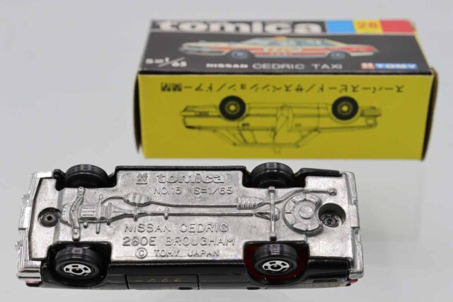 ミニカーショップ ケンボックス トミカ 黒箱☆28☆日産セドリック