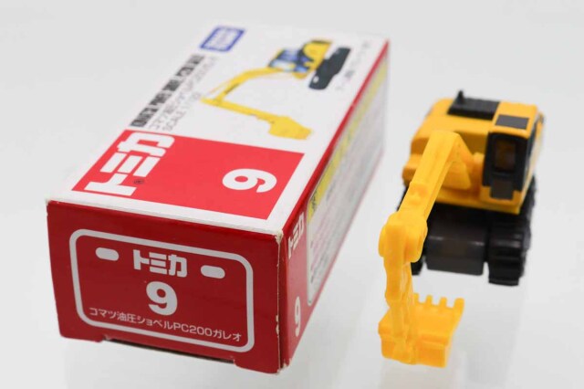 トミカ　赤箱