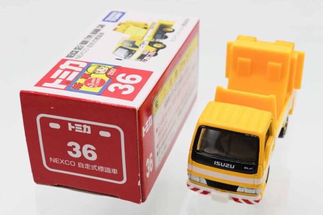 ミニカーショップ ケンボックス トミカ 赤箱☆36☆いすゞエルフ NEXCO