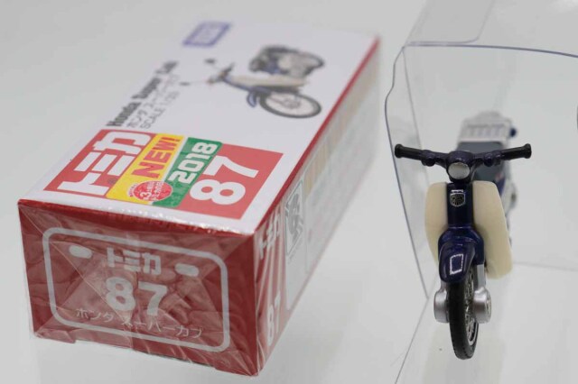 トミカ　赤箱