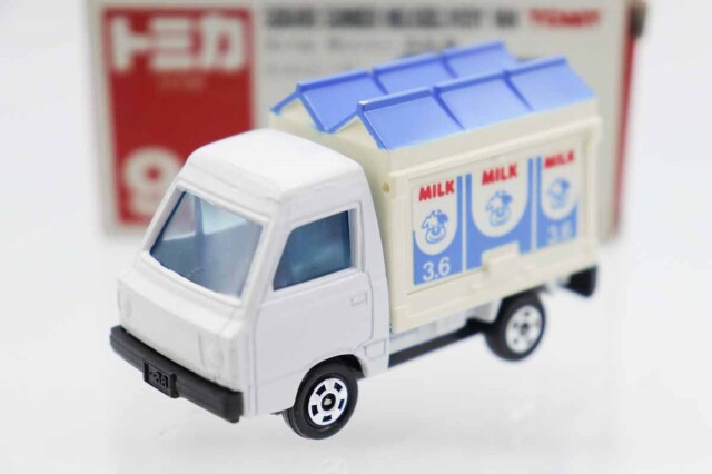 トミカ　赤箱
