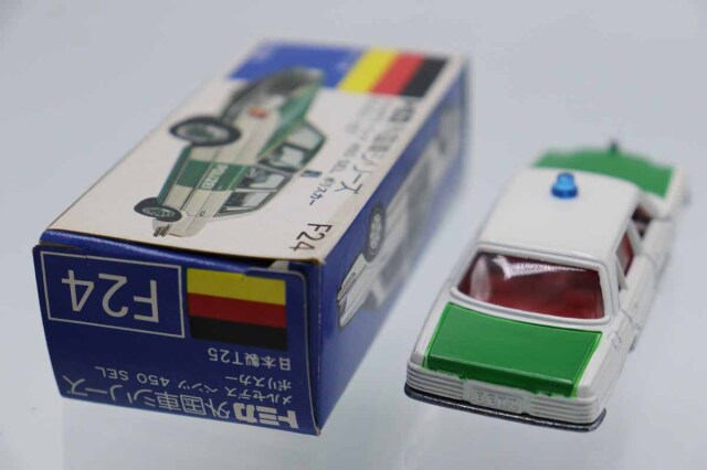 トミカ　青箱