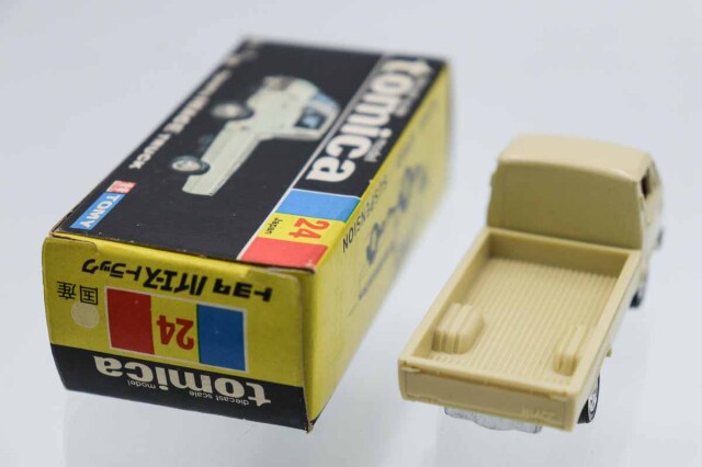トミカ　黒箱