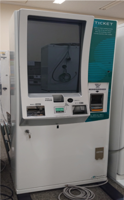 中古機　芝浦自販機　ＫＣ－ＴＸ新紙幣・新５００円対応　タッチ式券売機　（高額紙幣対応・五千円、一万円が使用可能）　初期設定は簡易ボタン設定のみサービスとなります。設置サービス（関東限定）