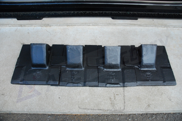 ゴムクローラー,ゴムキャタ,横ピン式　ツース盤　4枚