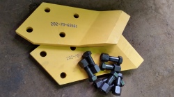 コマツ　ＰＣ128ＳＵ－2用バケットサイドカッター　1台分(ボルト、ナット込み)