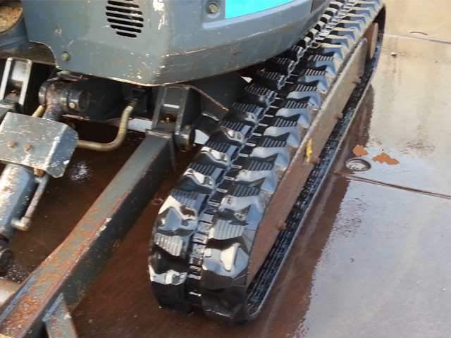 送料無料！　高品質ゴムクローラー３００×８０×５２．５