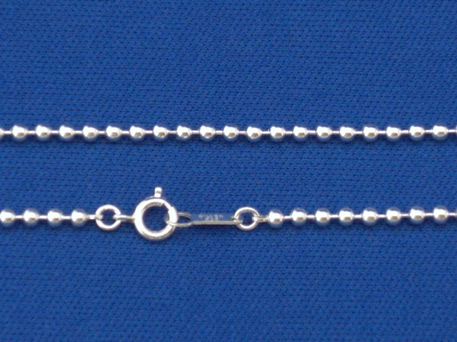 2.3ボールチェーンネックレス