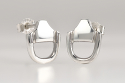 ホースビットピアス平置き