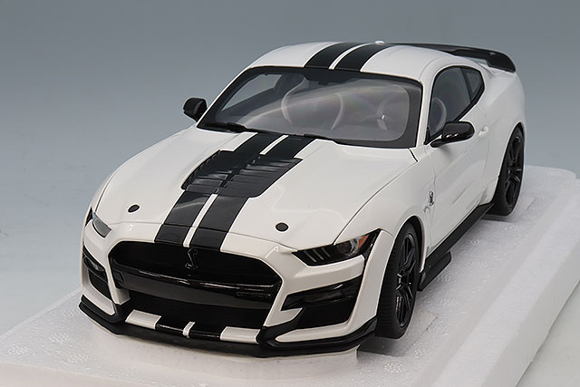 1968 Shelby GT-500KR ミニカー1/18 Amazon.co.jp: 1968 Shelby Mustang gt-500kr Road Signature Diecast