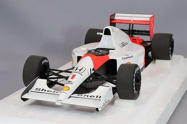 オートアート　AUTOart 1/18 マクラーレンホンダ　MP4/6 セナ Amazon | オートアート (AUTOart) 1/18 マクラーレン ホンダ MP4