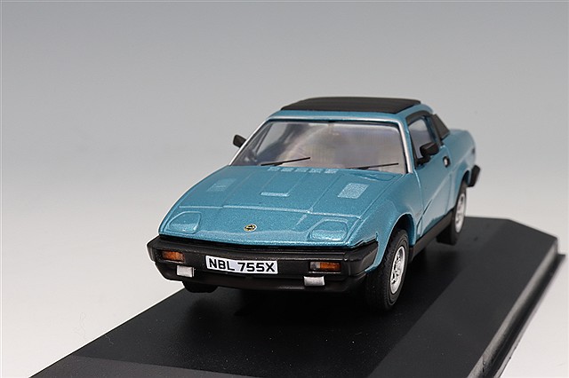 ミニカー　1/18 トライアンフ TR7 クーペ 1979-82(レッド) [CML115-1] CULT 1/18 トライアンフ TR7 クーペ 1979-82 ジャワグリーン