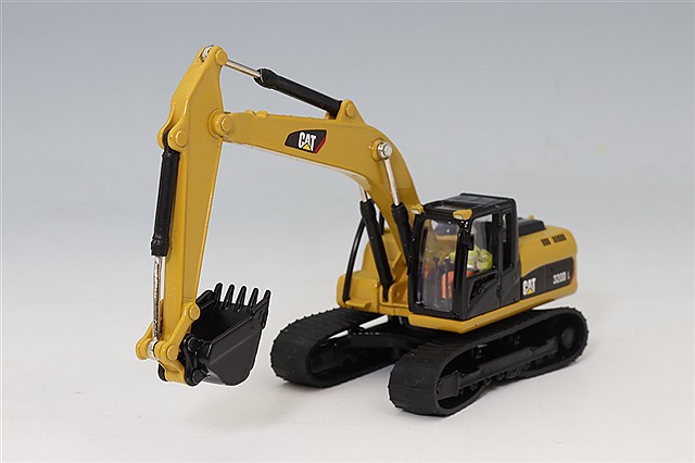 ダイキャストマスター 1/87 CAT 320D L 油圧ショベル