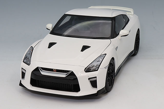 MOTORHELIX 1/18 日産 GT-R (R35) トラックエディション Engineered By
