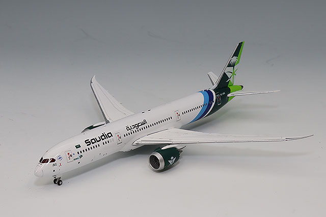 gemini ジェミニ　1/400 アメリカン航空　787 Amazon.com: GeminiJets Boeing 787-8 Commercial Aircraft