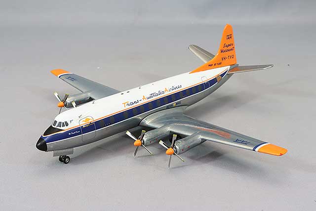 クロスウイング エバーライズ製 1/130 ボーイング 737-800W