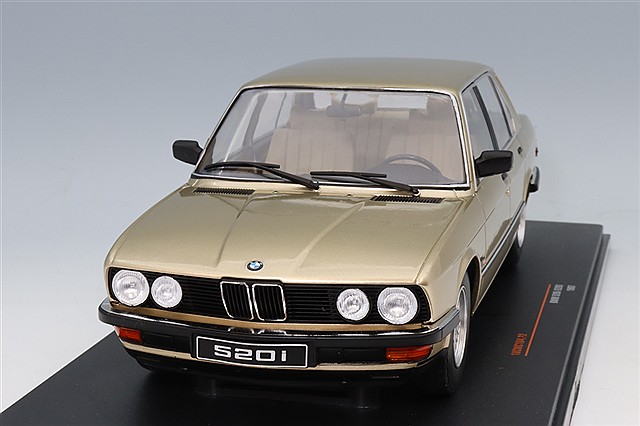 イクソ 1/18 BMW E30 M3 