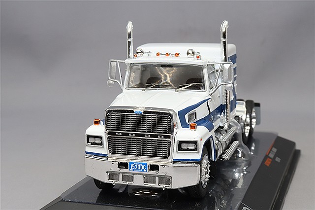 イクソ 1/43 ケンワース T2000 1998 ライトブルー