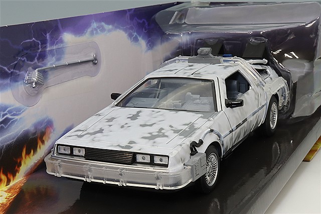 デロリアン 『バックトゥザフューチャー』 ギミック付き デロリアン