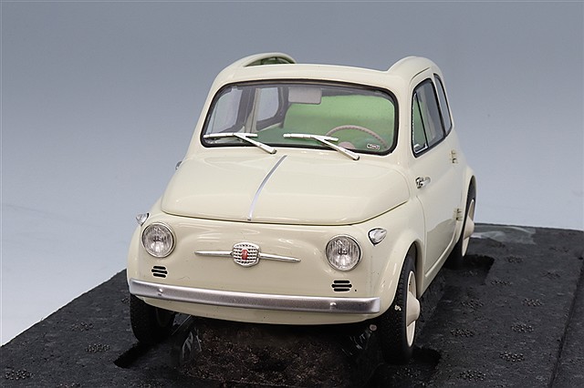 イクソ 1/43 フィアット アバルト 500e 2024 ホワイト