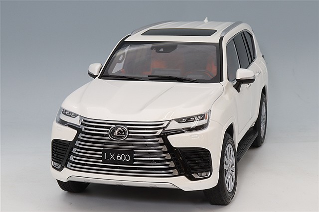 LCDモデル 1/18 レクサス LX570 ホワイト
