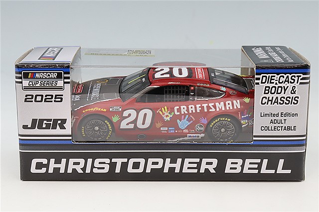 ライオネルレーシング 1/64 トヨタ カムリ XSE BASS PRO SHOPS MEMORY