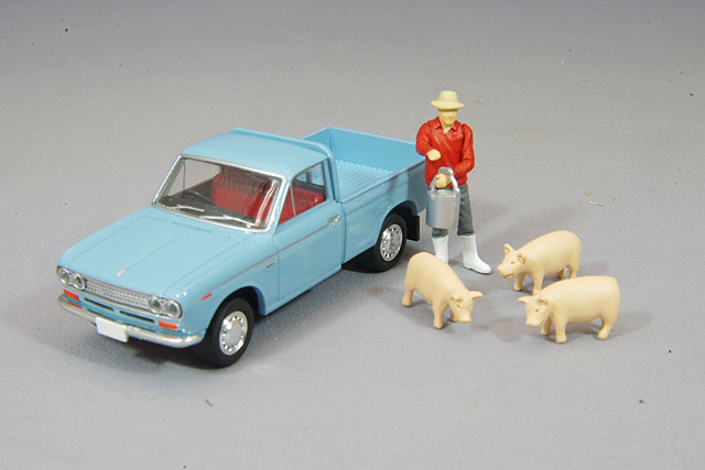 トミカリミテッドヴィンテージ 1/64 ダットサン 1300 トラック