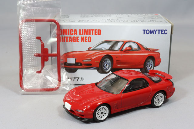 トミカ ／マツダ サバンナ RX-7 1/64アンフィニ 89年式 トミカ ／マツダ サバンナ RX-7 1/64アンフィニ 89年式（トミカ