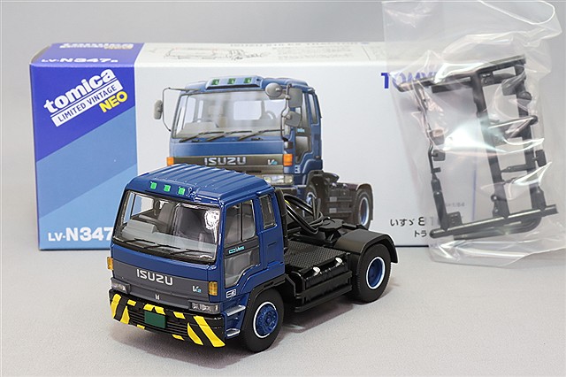 スーパーセール期間限定 1/64 NEO トミカリミテッドヴィンテージ 日産 4x4 トラック ミニカー