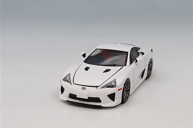 トミカリミテッドヴィンテージ NEO 1/64 レクサス LFA ニュルブルク