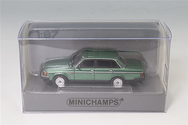 ミニチャンプス ボルボ240 GL パトカー ミニチャンプス 155171496 1/18 ボルボ 240 GL 1986 ノルウェー