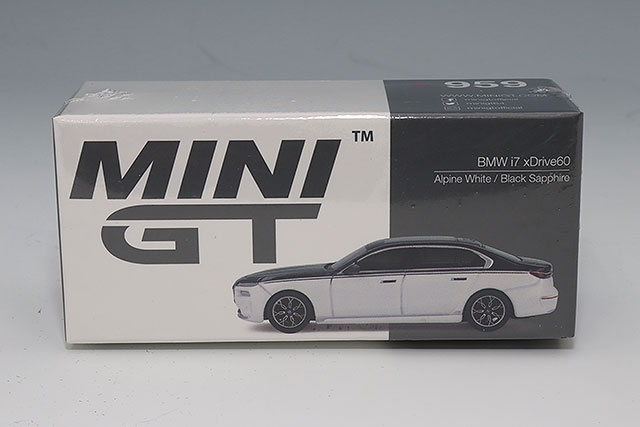 TSM ミニGT 1/64 BMW i7 xDrive60 アルピンホワイト/ブラック