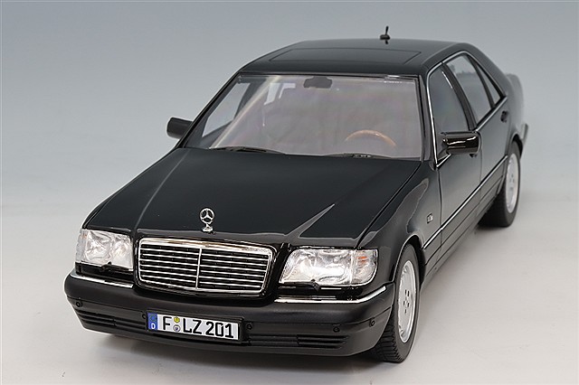 ノレブ 1/18 メルセデスベンツ 200 1966 レッド
