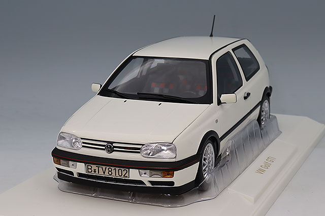 オットー 1/18 フォルクスワーゲン ゴルフ GTI Mk.1 アプト 1982 ホワイト