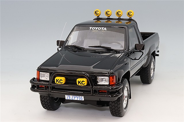 XiaoGuang MODEL 1/18 レクサス LS400 1993 ホワイト