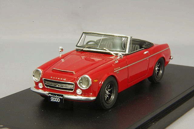 イグニッションモデル 1/18 ダットサン フェアレディ 2000