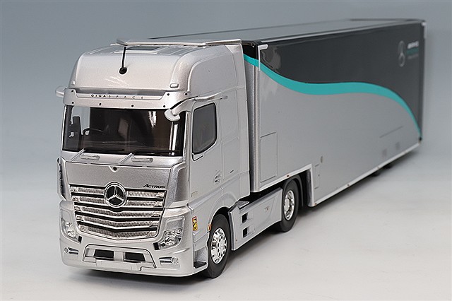 CMR 1/18 メルセデスベンツ O317 レーストランスポーター 