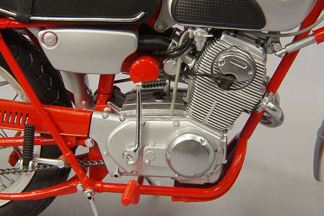 エブロ 1/10 ホンダ CL72 エクスポート 1962 レッド