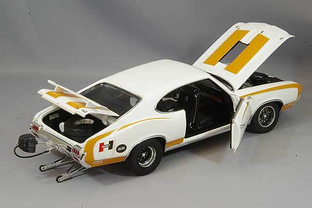 ACME 1/18 1972 オールズモビル 442 Hurst Drag Outlaw ホワイト