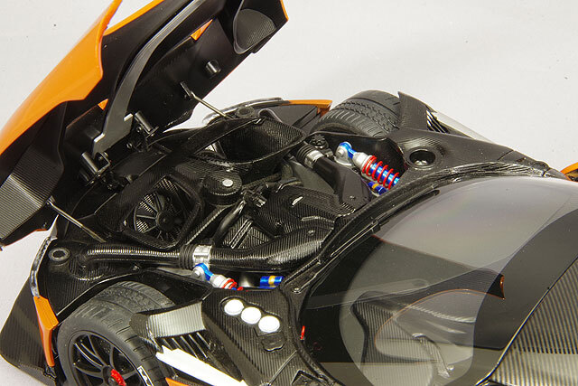 お取り寄せ商品】 オートアート コンポジット 1/18 アストンマーティン