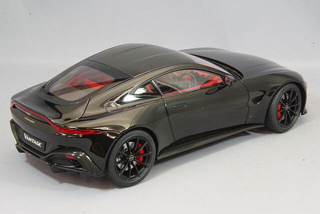 お取り寄せ商品】 オートアート コンポジット 1/18 アストンマーティン