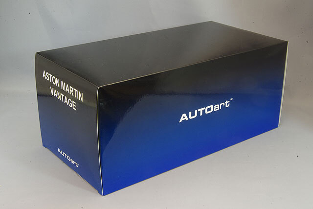 1/18 Aston Martin Vantage カーボンファイバー製ルーフ 1/18 AUTOart 2019 Aston Martin Vantage (Hyper Red with