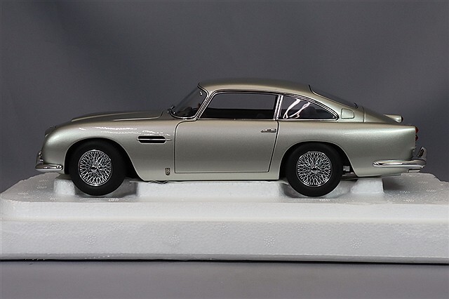 オートアート コンポジット 1/18 アストンマーティン DB5