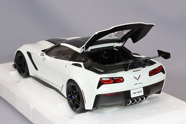 最短翌日発送　オートアート 1/18 ・1/43 コルベット　セット Amazon | オートアート (AUTOart) 1/18 シボレー コルベット (C8
